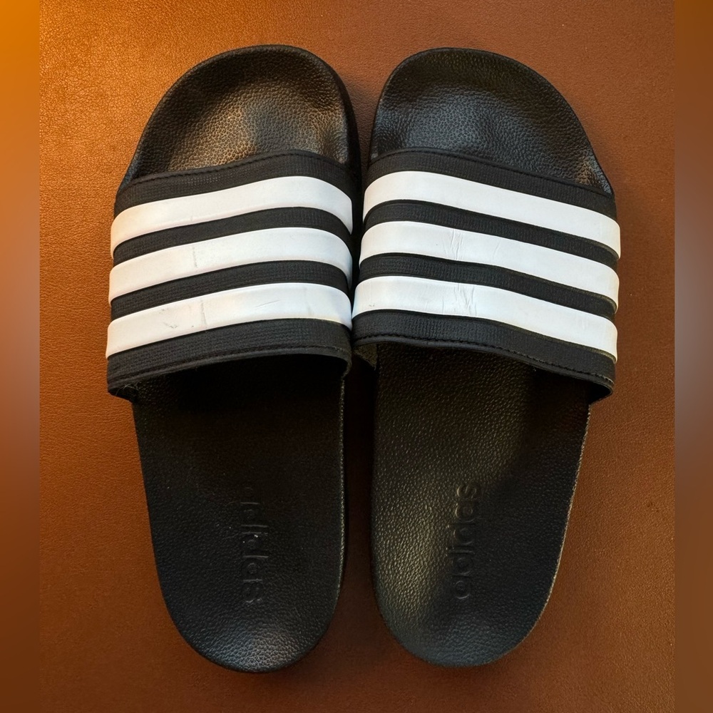 Adidas Men's Adilette Comfort Slides – Size 7